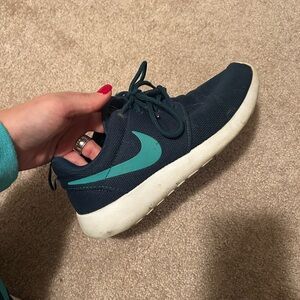 Dark teal Nike Rosche sneakers